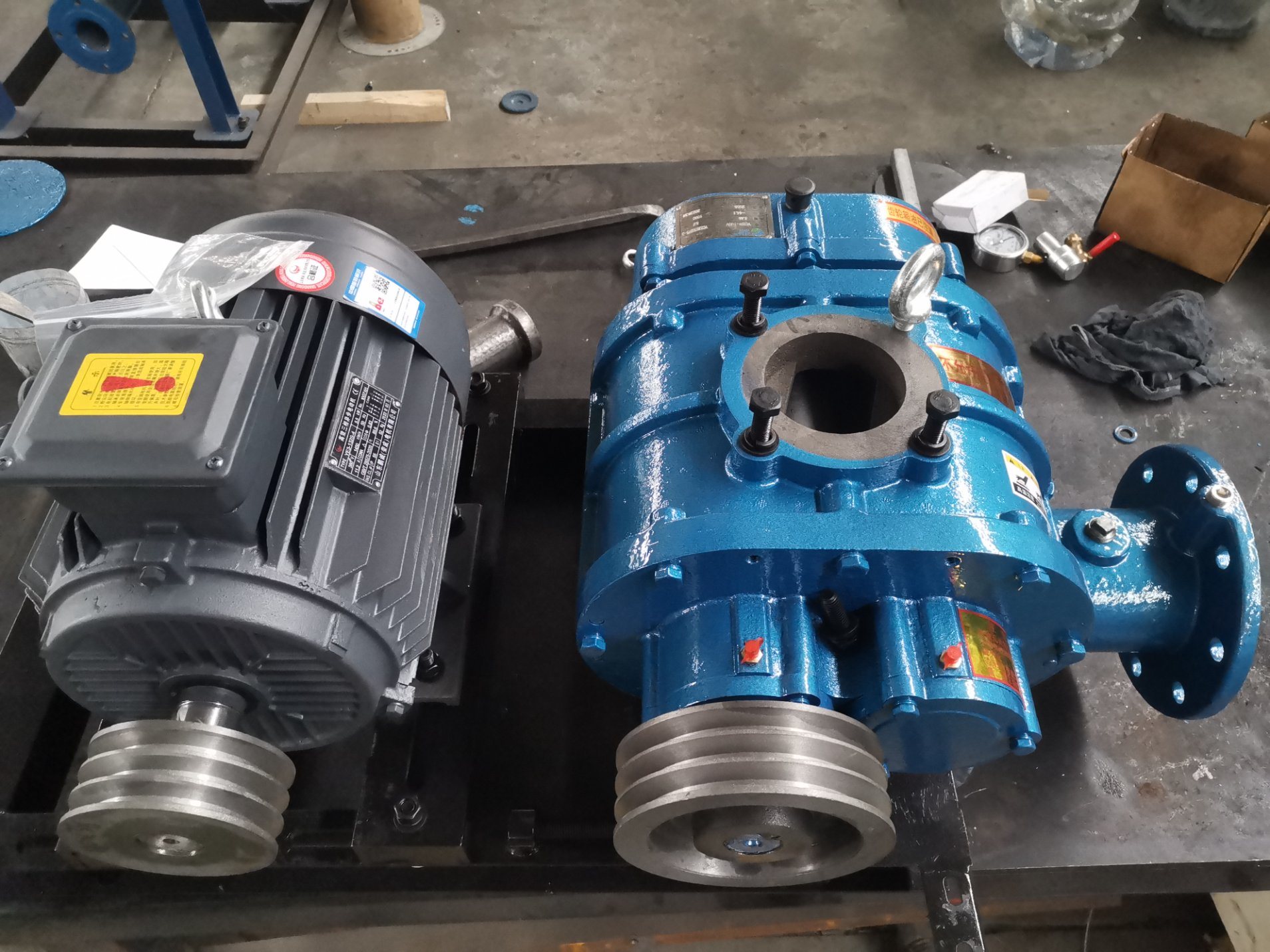 Ftohja e ajrit me presion të lartë Roots Blower: Rritja e performancës dhe efikasitetit të energjisë në aplikimet industriale